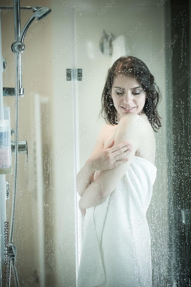 Best of Sexy women taking showers