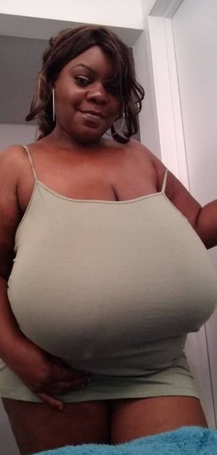 dee j solo share super huge black tits photos