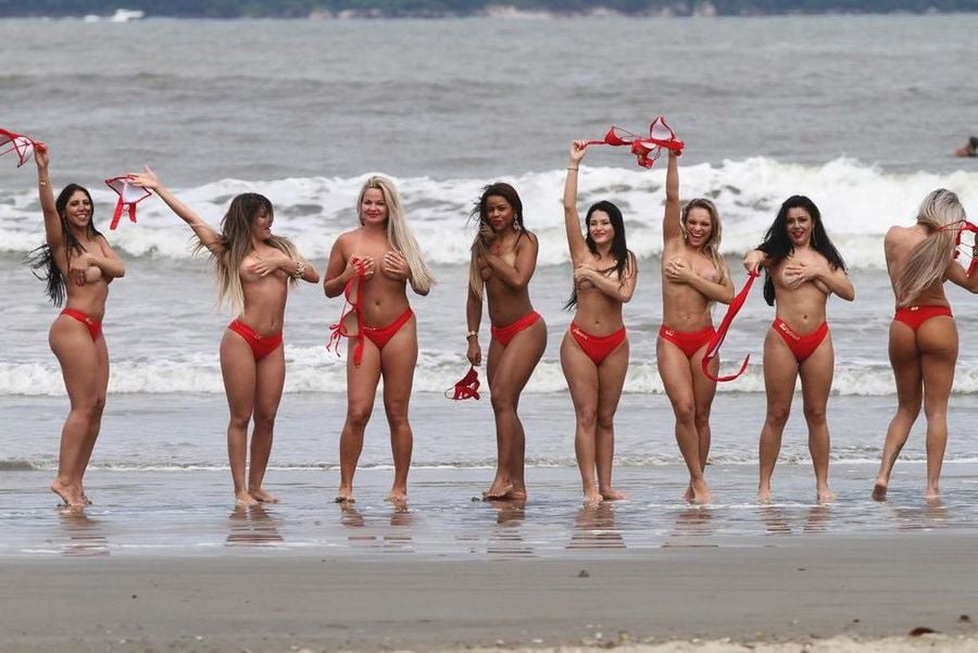dena silvia recommends Teen Girls Strip Nude On Public Beach Porn
