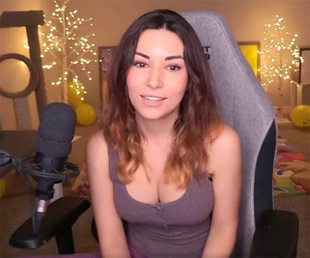 clariz mercado recommends Twitch Streamer Accidentally Flashes