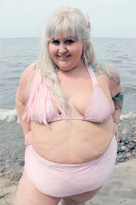 darren hertz add ugly woman in bikini photo