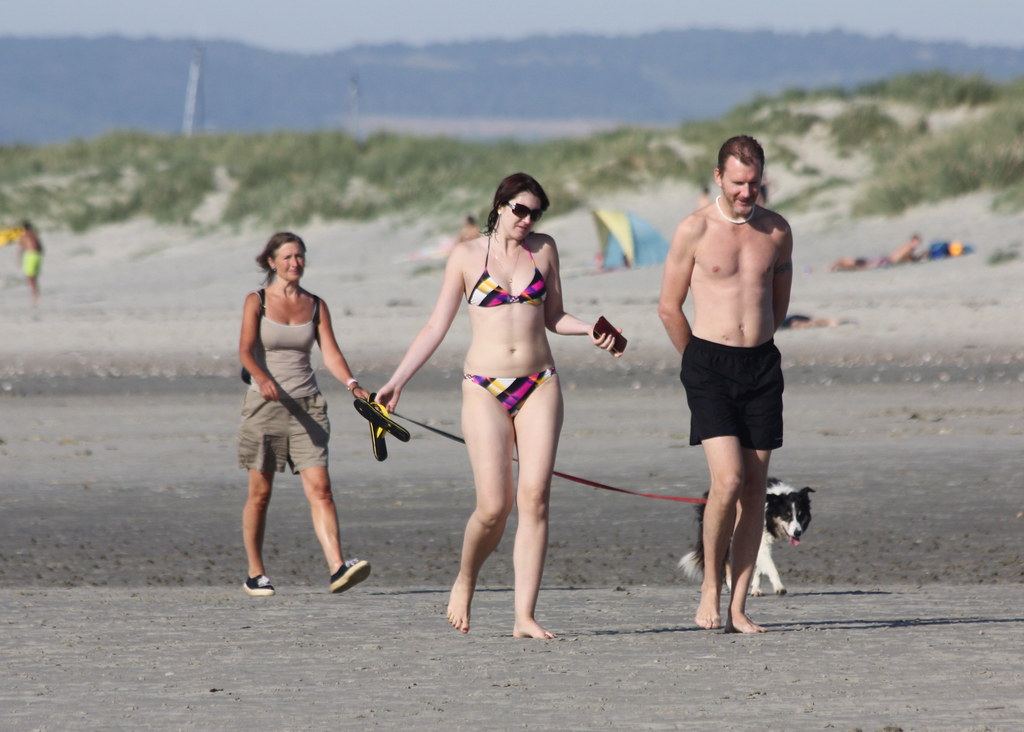 ann templeton add photo walking naked on the beach