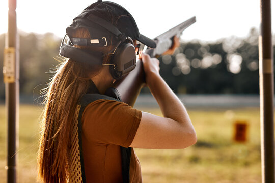 brent cornish recommends Women Shooting Guns Videos